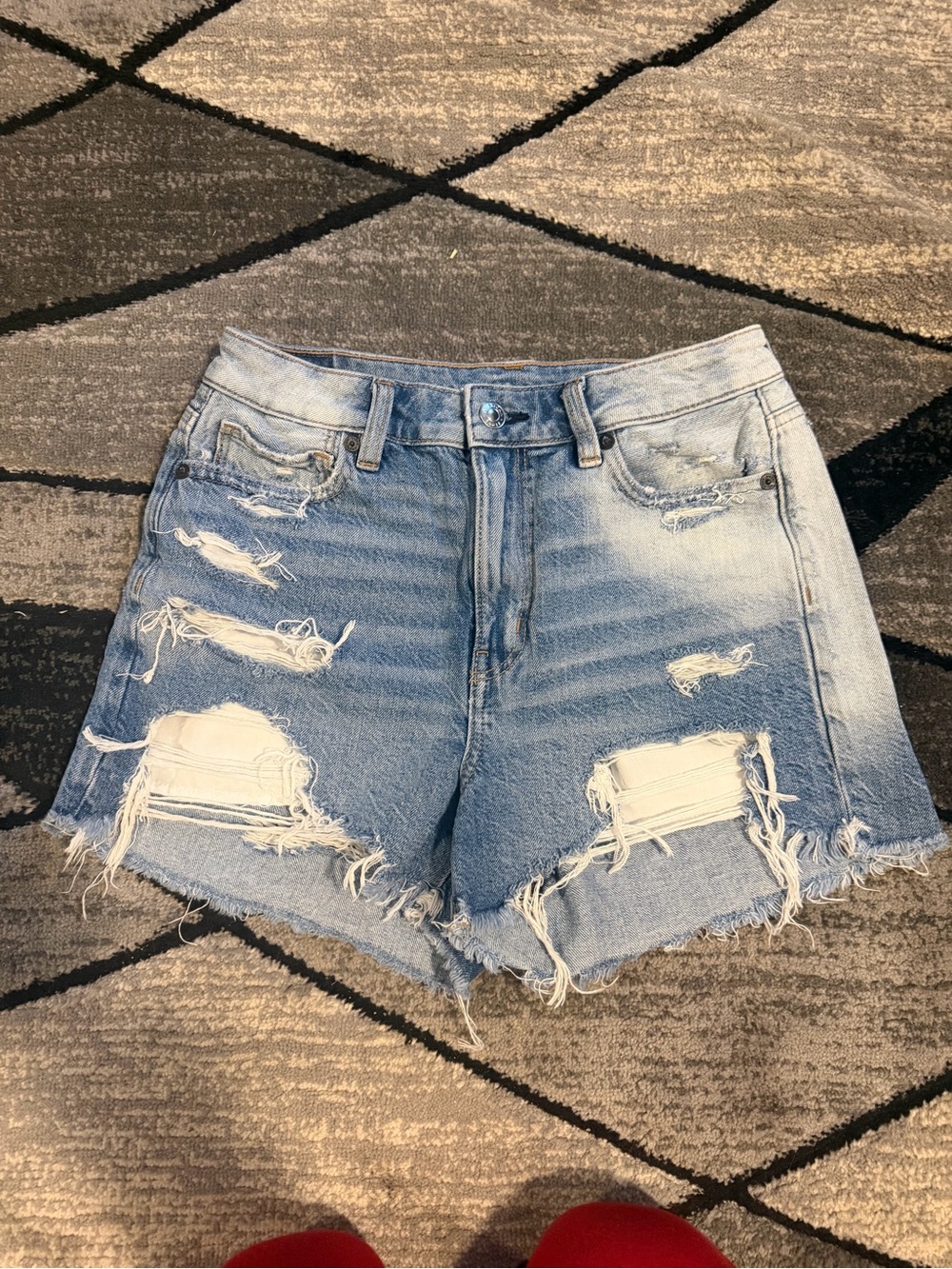 AMERICAN EAGLE DISTRESSED SHORTS